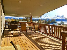 Driftwood Inn and Seaside Lodges