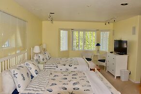 Driftwood Inn and Seaside Lodges