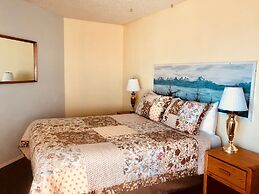 Driftwood Inn and Seaside Lodges