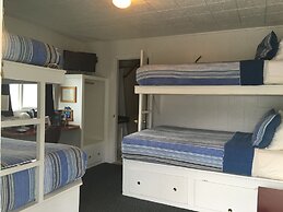 Driftwood Inn and Seaside Lodges