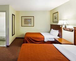 Rodeway Inn & Suites South of Fiesta Park