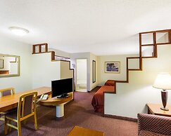 Rodeway Inn & Suites South of Fiesta Park