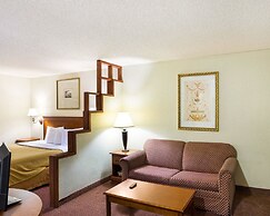 Rodeway Inn & Suites South of Fiesta Park