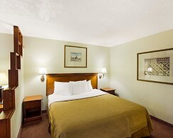 Rodeway Inn & Suites South of Fiesta Park