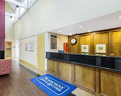 Rodeway Inn & Suites South of Fiesta Park