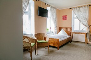 Landhotel Airport Inn