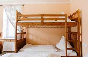 Landhotel Airport Inn