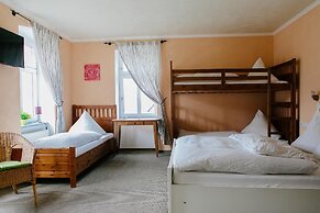 Landhotel Airport Inn