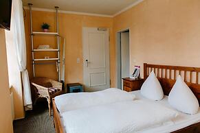 Landhotel Airport Inn