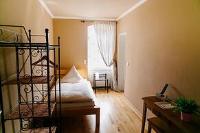 Landhotel Airport Inn