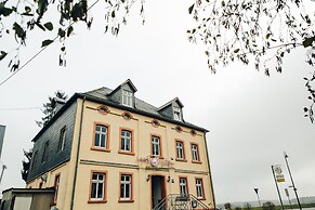 Landhotel Airport Inn