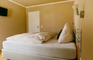 Landhotel Airport Inn