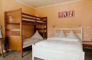 Landhotel Airport Inn