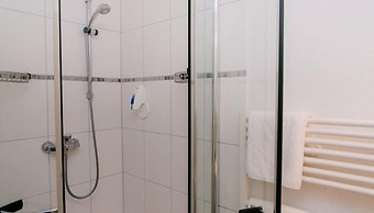 Landhotel Airport Inn
