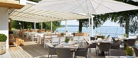 Marina Hotel