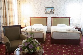 Golden Valley Hotel