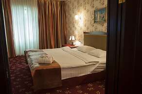 Golden Valley Hotel