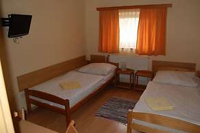 AKÁT Pension & Apartments