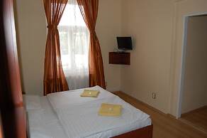 AKÁT Pension & Apartments