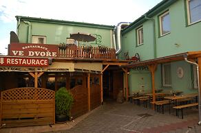 AKÁT Pension & Apartments