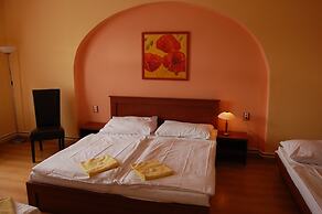 AKÁT Pension & Apartments