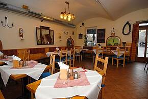 AKÁT Pension & Apartments