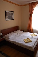 AKÁT Pension & Apartments