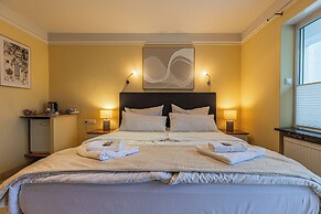 Gasper Business & Garden Hotel
