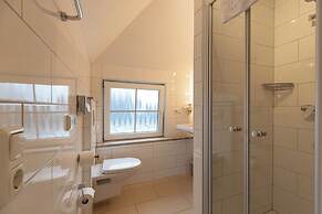 Gasper Business & Garden Hotel