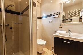 Gasper Business & Garden Hotel