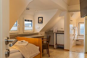Gasper Business & Garden Hotel