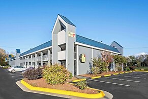 Super 8 by Wyndham Garysburg/Roanoke Rapids