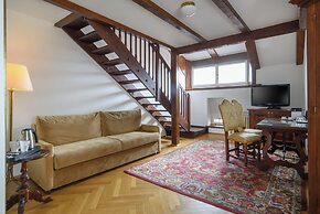 Charles Bridge Palace