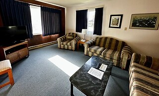 Whale's Tail Guest Suites
