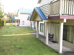 Whale's Tail Guest Suites