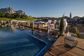 ABINEA Dolomiti Romantic Spa Hotel