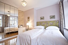 Crystal Suites Chez Helena