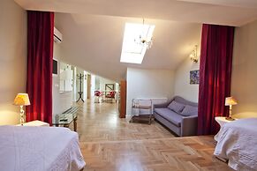 Crystal Suites Chez Helena