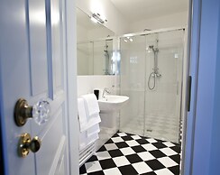 Crystal Suites Chez Helena