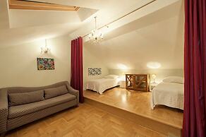 Crystal Suites Chez Helena