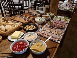 Crystal Suites Chez Helena