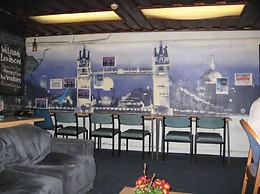 Central Hotel - Hostel