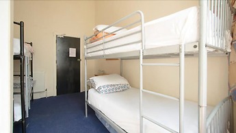 Central Hotel - Hostel