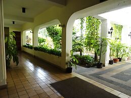 Summer Holiday Hotel