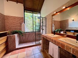 The Paradise Peak - Adults Only