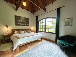 The Paradise Peak - Adults Only