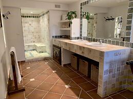 The Paradise Peak - Adults Only