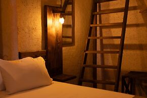 Lemon Cave Suites And Coffee House