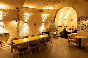 Lemon Cave Suites And Coffee House