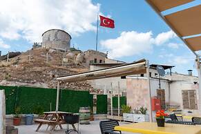 Lemon Cave Suites And Coffee House